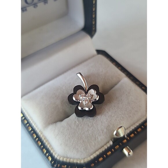14K White Gold CZ Black Plastic Clover Pendant Vintage - Picture 5 of 10